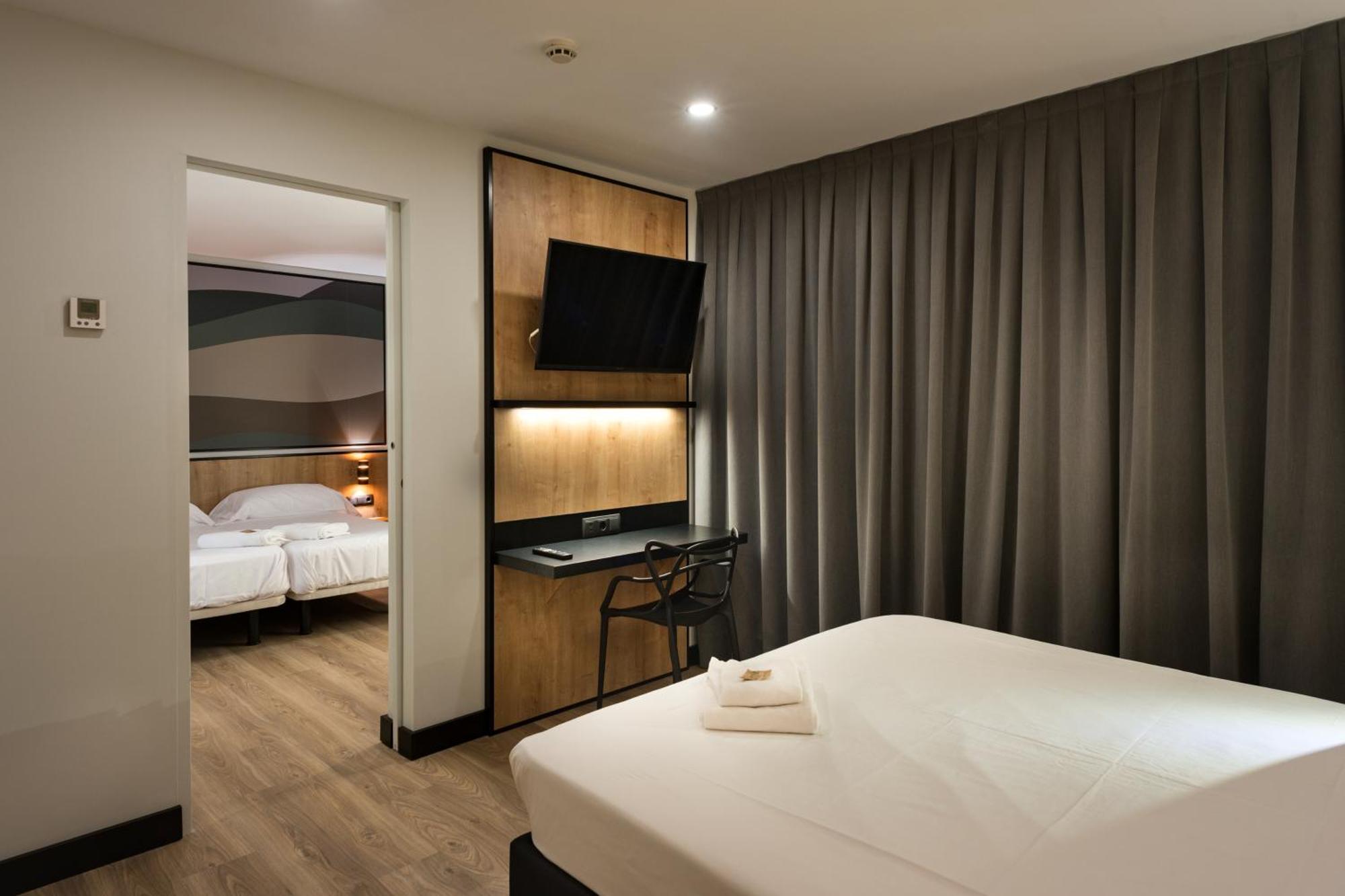 Hotel Ibis Styles Figueres Ronda Exterior foto