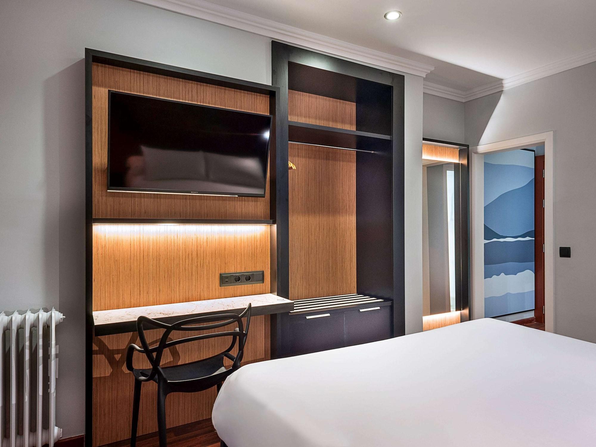 Hotel Ibis Styles Figueres Ronda Exterior foto