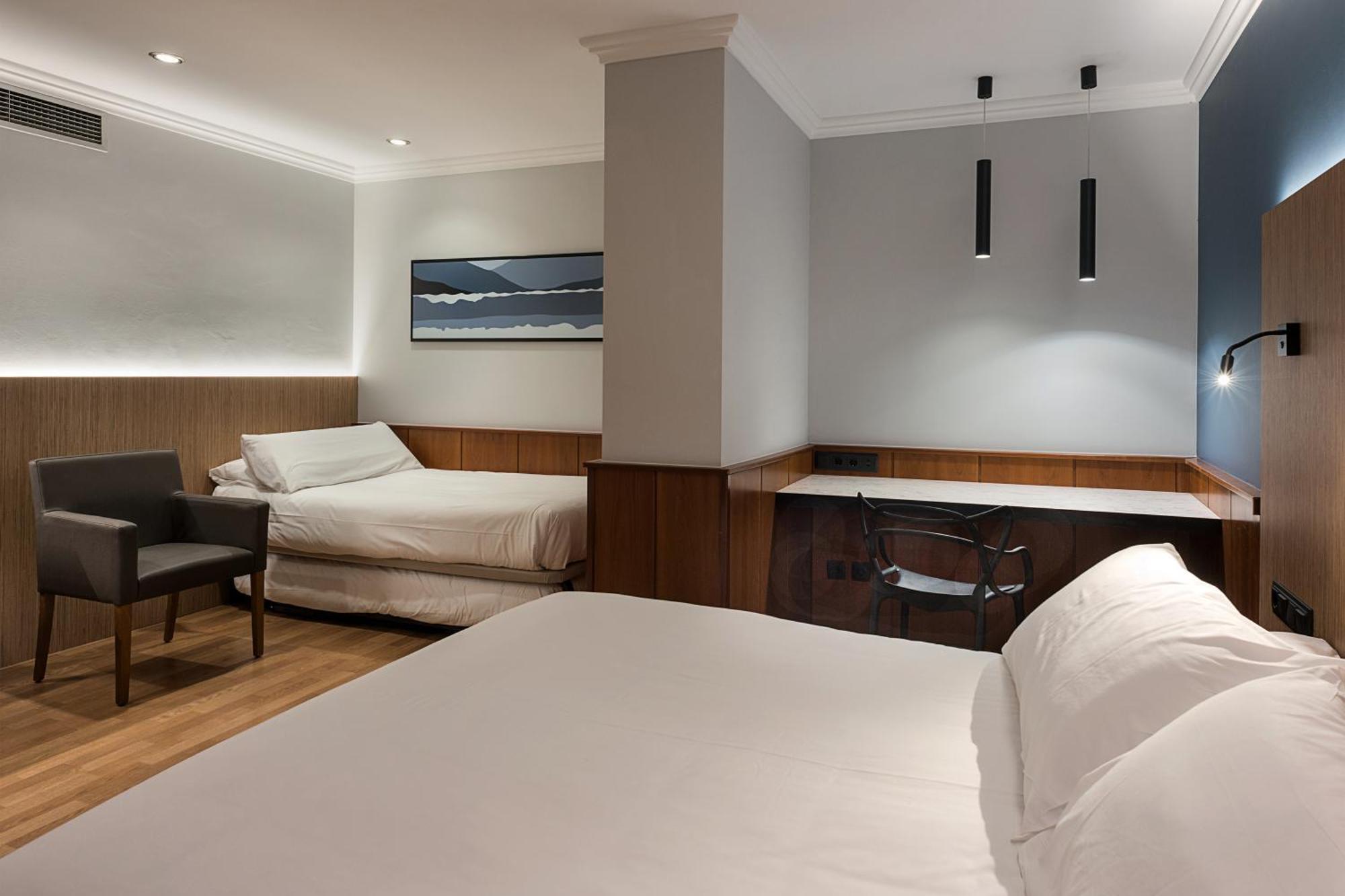 Hotel Ibis Styles Figueres Ronda Exterior foto